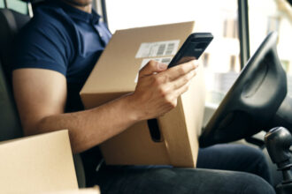 video cumparaturile online din afara ue se scumpesc de la 1 iulie romanii vor plati o noua taxa de 3 euro pentru fiecare articol din colet 6a4355c9785ea