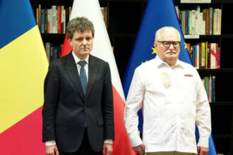video fostul presedinte polonez lech walesa decorat de nicusor dan societatile noastre au nevoie de modele 6a3d4aed022f2