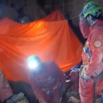 video italia tanar salvat dintr o pestera de la 120 de metri adancime dupa ce a ramas cu piciorul prins sub un bolovan 6a1d650dd34b2