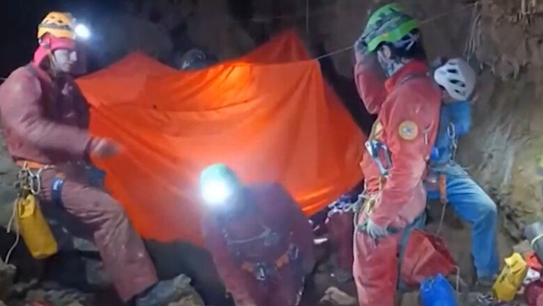 video italia tanar salvat dintr o pestera de la 120 de metri adancime dupa ce a ramas cu piciorul prins sub un bolovan 6a1d650dd34b2