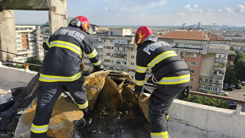 video momentul in care furtuna smulge acoperisul unui bloc in targoviste vijelia a facut ravagii un om a fost ranit 6a42bb1ae98d3