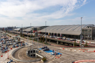 zboruri intarziate pasageri debarcati din avioane zona de securitate evacuata pe aeroportul din hamburg 6a2be0fd7403e