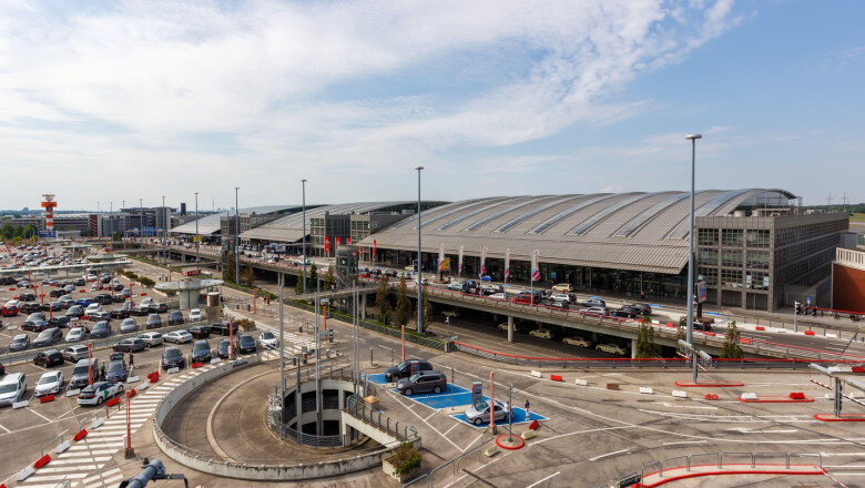 zboruri intarziate pasageri debarcati din avioane zona de securitate evacuata pe aeroportul din hamburg 6a2be0fd7403e