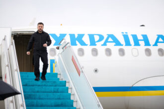 zelenski pare a evita polonia in vizitele externe aeronava prezidentiala a tranzitat alt spatiu aerian in drum spre londra 6a269cb853943