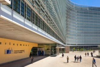 absolventii de scoli profesionale vor avea in premiera acces la stagii platite la comisia europeana ce trebuie sa stie candidatii 6a59085523c94