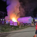 accident intre un tren de calatori care se indrepta spre constanta si o autocisterna 200 de calatori evacuati camionul a luat foc 6a628939e24fd
