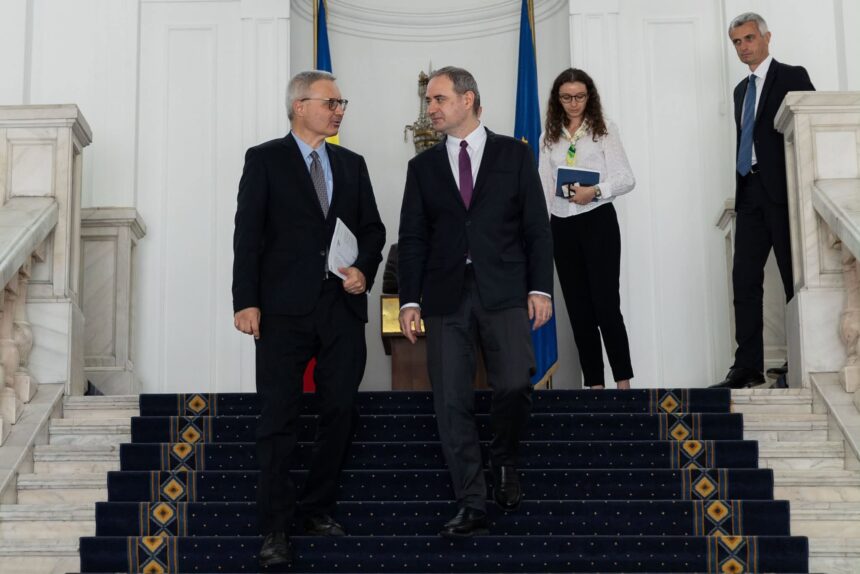 alexandru nazare intalnire cu ambasadorul frantei avem nevoie de o noua etapa a cooperarii economice 6a608c368a4b9