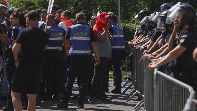 amenzi de peste 2 000 lei dupa incidentele de la protestul oierilor jandarmeria au fost aruncate obiecte si s a incitat la violenta 6a6b999c2f449
