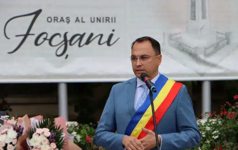 analfabetul cristi misaila a desfiintat trupa de actori a teatrului municipal din focsani 6a6c55520de43