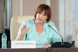 aur a votat pentru ca profesorii sa nu piarda prima de cariera didactica din cauza intarzierilor si incompetentei guvernului bolojan comunicat 6a69e069cf226