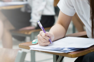 baremul de corectare la limba materna a fost publicat de ministerul educatiei cum se rezolvau subiectele de la bacalaureat 2026 6a47aca170da6