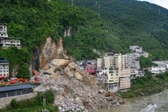 bilant tragic dupa alunecarea de teren din china 51 de morti peste 1 000 de salvatori au intervenit 6a6bfbf0325c9