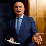 bolojan se tine legat cu lanturi de scaunul de la palatul victoria desi a fost demis de aproape trei luni 6a6520c85abff