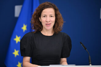 bruxelles ul adopta noile reguli privind certificatele de emisii roxana minzatu europa se poate decarboniza fara sa si inchida fabricile ce beneficii are romania 6a5a2a7689879