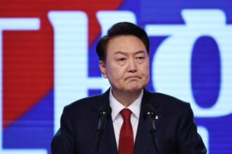 curtea suprema a coreei de sud mentine pedeapsa de 7 ani de inchisoare pentru fostul presedinte yoon suk yeol 6a4fce0a3a6c3