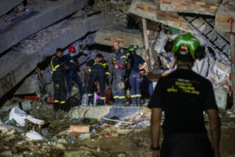 cutremurele succesive din venezuela au distrus aproape 60 000 de cladiri si au lasat in urma tone de moloz 6a4525c048176
