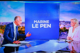 deja in calitate de candidata marine le pen efectueaza prima sa vizita in cadrul campaniei electorale alaturi de jordan bardella 6a4defb83b06a