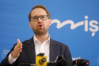 dominic fritz afirma ca soarta tarii nu depinde de legea salarizarii nu vine apocalipsa daca nu gasim un consens politic pentru o lege buna 6a6ba98876ade