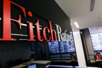 fitch decide vineri daca va retrograda ratingul romaniei la categoria junk negrescu agentia are cateva variante pe masa 6a6a566407d4a