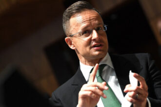 fostul ministru de externe al ungariei peter szijjarto a renuntat la mandatul parlamentar pentru a se alatura industriei auto chineze 6a57a8bd6e1f7