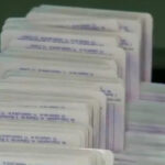 frauda la examenul pentru permis candidatii primeau din exterior raspunsurile la teste folosind aparatura audio video 6a638669cc33f
