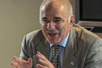 garry kasparov spune care e conditia indispensabila pentru instaurarea pacii in europa ofera rusiei singura sansa de schimbare 6a44b557e4a37