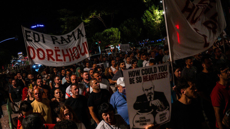 in timp ce mii de oameni protestau la tirana premierul albaniei il primea cu mare pompa pe kanye west 6a53983e365cc