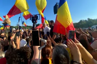 in timp ce trantorul george simion sta tolanit la plaja in italia calin georgescu ridica partidul aur simion trebuie sa plece 6a6653c9a4c7f