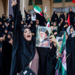 iran lacrimi pumni in piept si indemnuri la razbunare la funeraliile publice din teheran ale ayatollahului ali khamenei 6a490c4949178