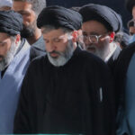 iran trei dintre fiii lui ali khamenei prezenti la funeralii care a fost marele absent de la ceremonii 6a4aa45a63255