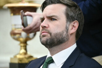 jd vance administratia trump a dat o rau de tot in bara cu dosarele epstein ce spune despre legaturile cu serviciile secrete 6a58a63666e7c