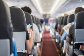 mai multe drepturi pentru pasageri in ue bagaj de mana in pretul biletului de avion despagubiri mai rapide si alte reguli importante 6a4ce4a93bab0