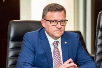 marius budai nemultumit de legea salarizarii un profesor debutant risca sa castige mai putin decat un curier care livreaza mancare 6a65e74bcb0e5