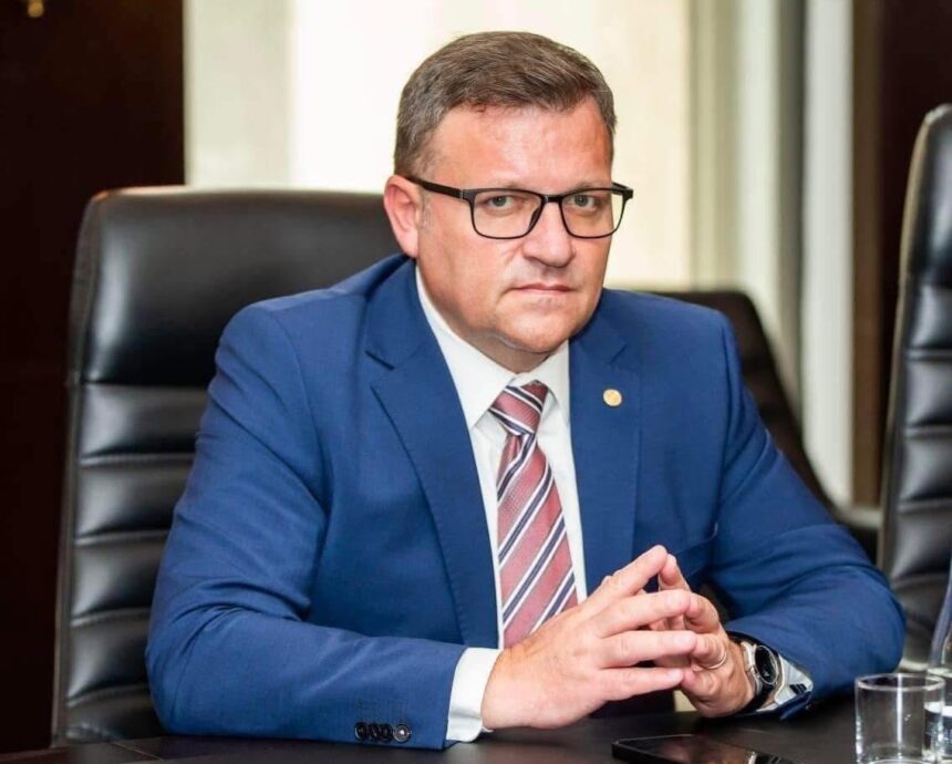 marius budai nemultumit de legea salarizarii un profesor debutant risca sa castige mai putin decat un curier care livreaza mancare 6a65e74bcb0e5
