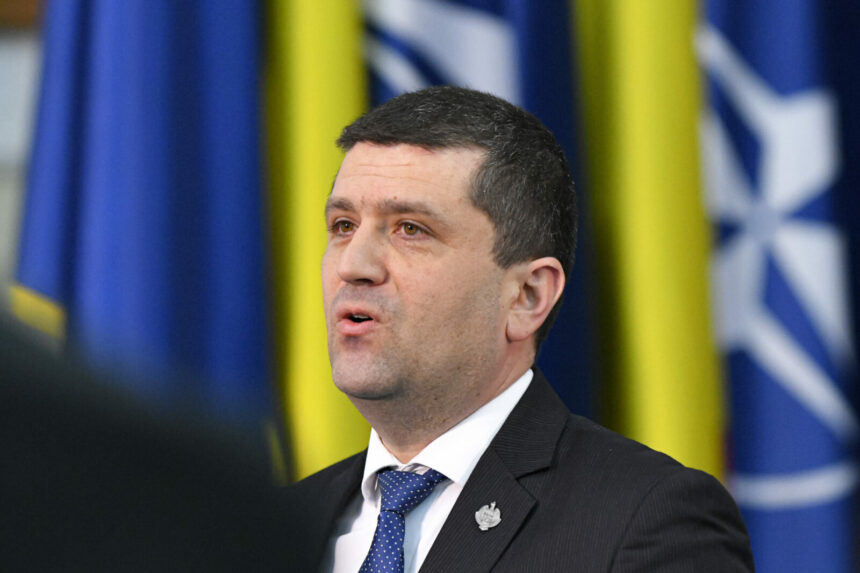 ministrul apararii doua blocuri din pitesti au fost construite ilegal langa un depozit de munitie cazul sesizat la dna 6a59e690b03f1