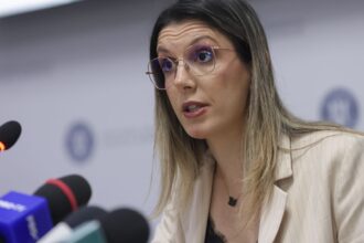 ministrul mediului diana buzoianu refuza cu obstinatie sa faca controale in costinesti unde interlopul psd horia constantinescu a realizat lucrari ilegale si a ocupat abuziv o portiune de plaja prin 6a5e1406e0841