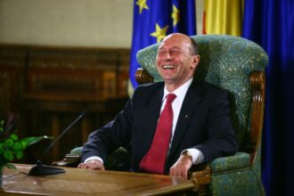 omule ai niste prevederi constitutionale basescu il trimite pe nicusor dan la constitutie si spune ca presedintele are o cerere ridicola 6a610aad8f47d