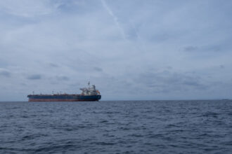 petrolier din flota fantoma a rusiei suspectat ca a provocat o scurgere de petrol in largul omanului 6a5b48ddba68f