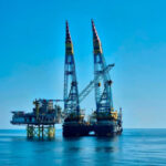 platforma offshore de productie din cadrul proiectului neptun deep a fost instalata in marea neagra are peste 225 de metri inaltime 6a5e24490eb6b