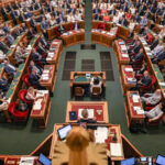 premierul peter magyar propune ca parlamentarii maghiari sa nu poata ramane mai mult de 12 ani in legislativ 6a496082edef6