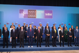presedintele turc a oferit cadou pistoale si munitie celorlalti lideri nato prezenti la summitul de la ankara 6a4f334617393