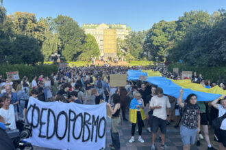 protestele din ucraina intra in a treia saptamana mii de oameni ii cer lui zelenski sa l readuca pe mihailo fedorov la aparare 6a6cdd09e9a3f