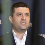 radu miruta psd a dus masina in sant daca o scuturi pica chitul de pe ea 6a53d96d4ea45