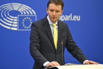 replica lui siegfried muresan dupa demersul psd la parlamentul european asa au facut in timpul lui liviu dragnea asa fac si acum 6a46cbbd0bcdb