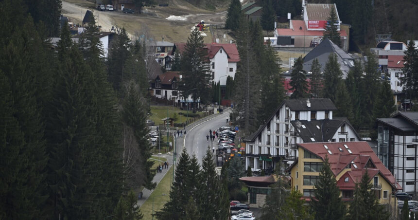 se circula alternativ pe o singura banda pe drumul spre poiana brasov o parte a zidului de sustinere s a prabusit 23bd2c55