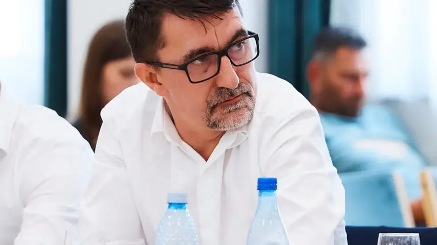 senatorul udmr lorand turos e indicat de o publicatie ungara ca ar prelua prin achizitie 12 frecvente radio in transilvania care se aflau sub controlul fidesz 6a664385103dc