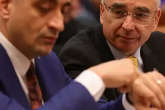 simion i a retrogradat pe peiu si enache la rolul de simpli aghiotanti ii va face si pe ei tradatori 6a68f22d18ae5