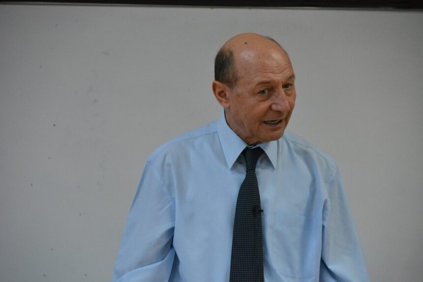 traian basescu il someaza pe nicusor dan sa numeasca un premier trebuie sa aleaga una din aceste doua optiuni 6a65b17bdddee