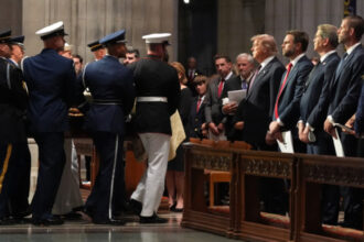 trump i a adus un omagiu lui lindsey graham la catedrala din washington in prezenta lui zelenski si netanyahu 6a693cc3f3ac2