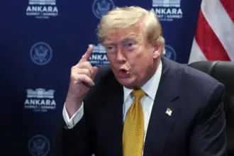 trump joaca la cacealma 6a4e5fb0cea04